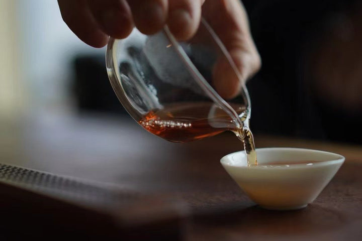 PLACEHOLDER — Ye Mo at the tea table, hands pouring